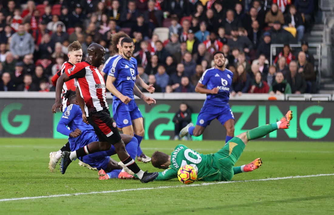 Soi kèo Leicester City vs Brentford nỗ lực trụ hạng